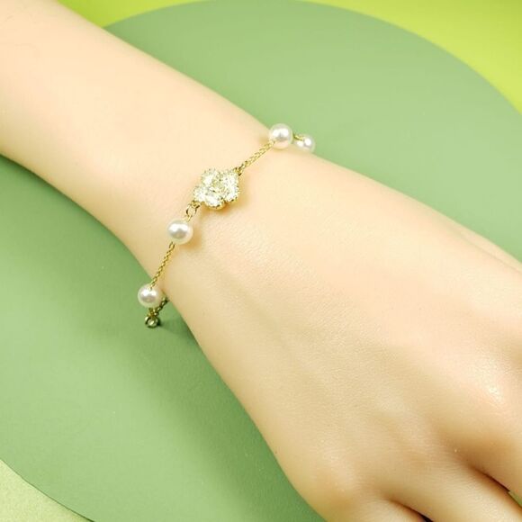 Brand New Gold Flower With Pearl Bracelet - Picture 2 of 7